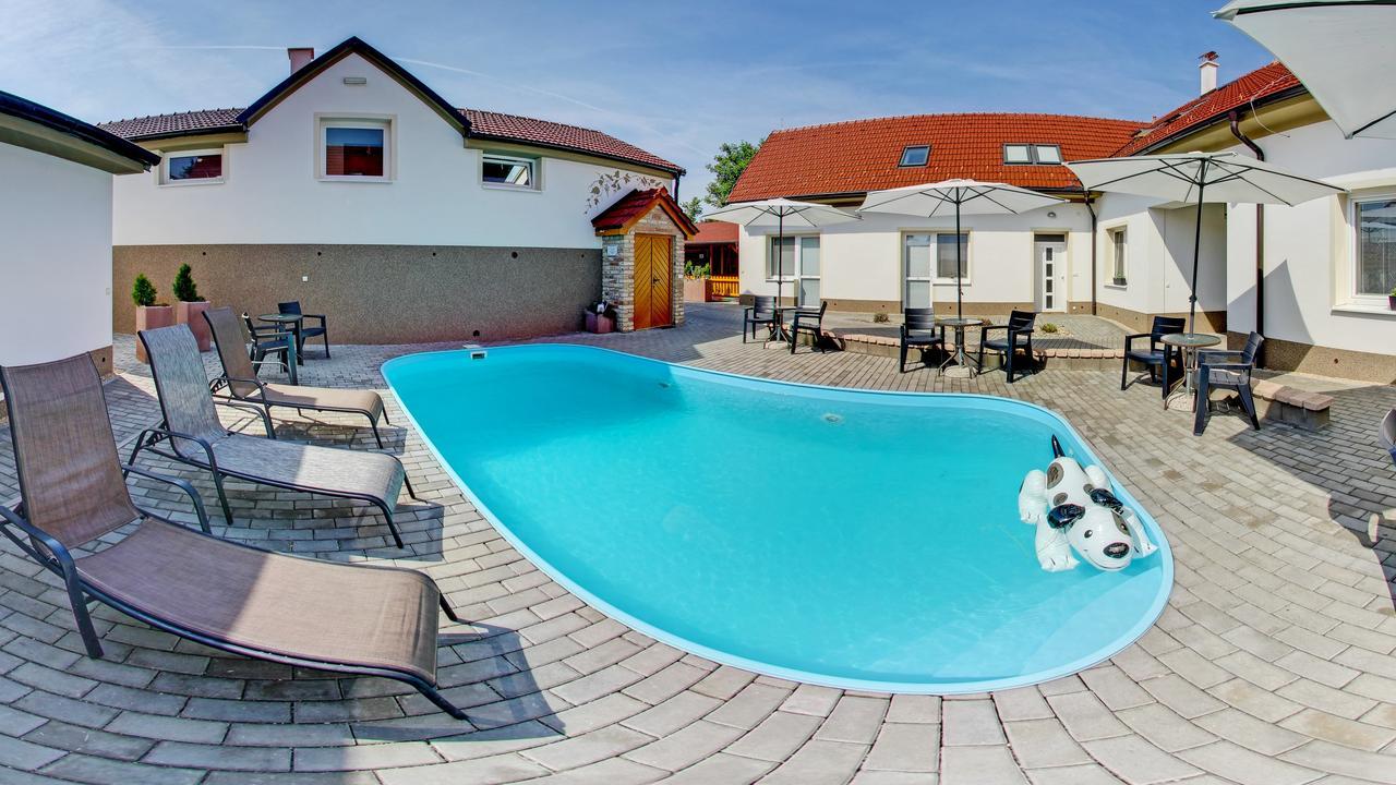 Penzion Kratochvil Dolní Dunajovice Buitenkant foto