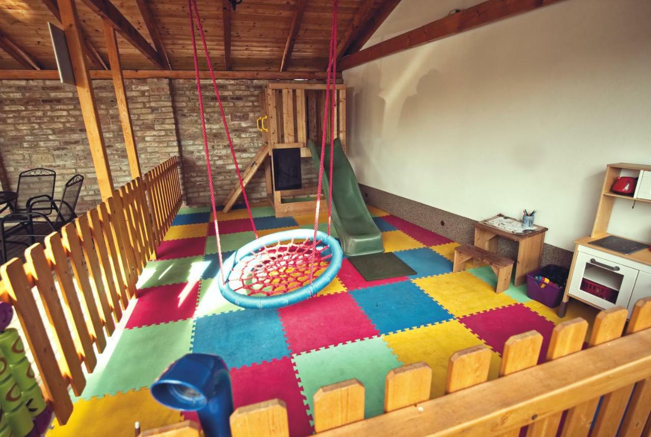 Penzion Kratochvil Dolní Dunajovice Buitenkant foto