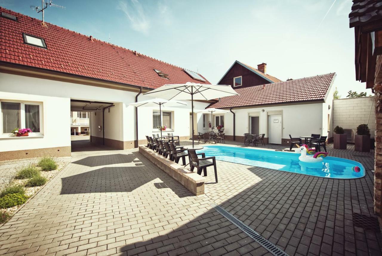 Penzion Kratochvil Dolní Dunajovice Buitenkant foto