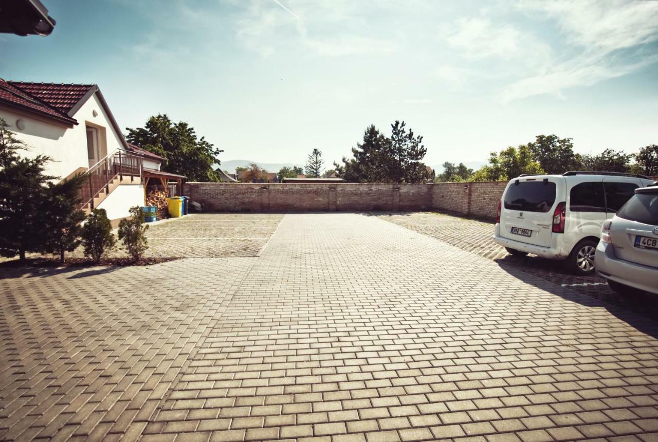 Penzion Kratochvil Dolní Dunajovice Buitenkant foto